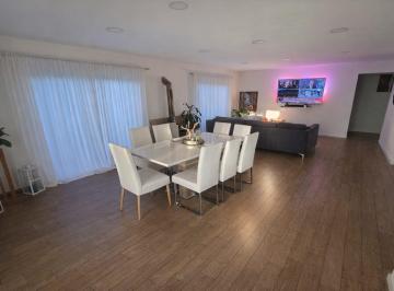 Casa · 116m² · 4 Ambientes · 1 Cochera · Casa en San Ramon - Pilar del Este - Lote Central