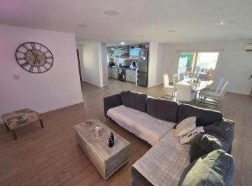 Casa · 116m² · 4 Ambientes · 1 Cochera · Casa en San Ramon - Pilar del Este - Lote Central