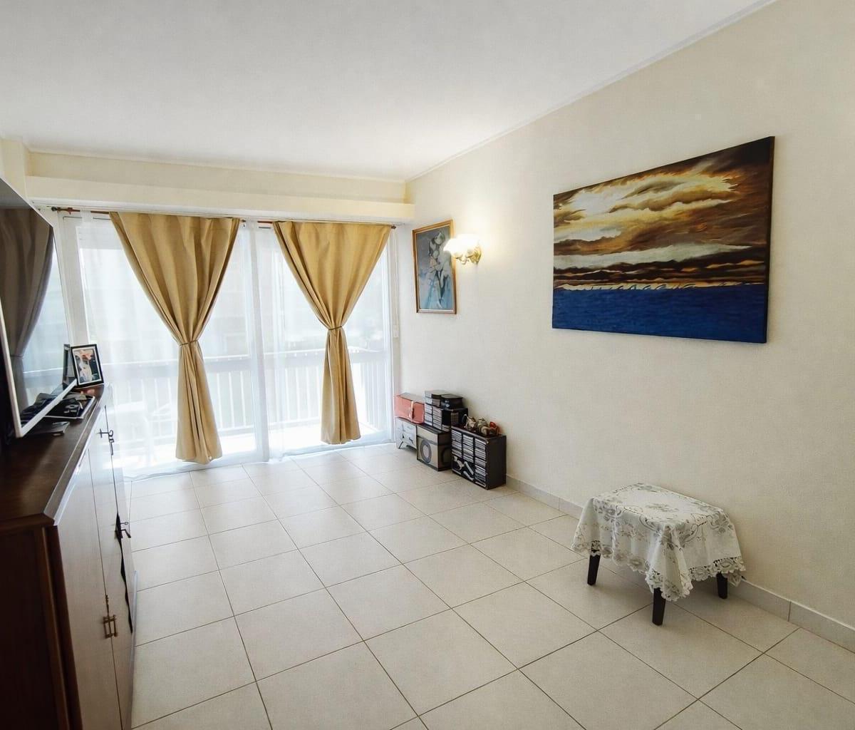 Departamento 2 ambientes con dependencia y patio propio – apto crédito