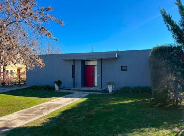 Casa · 131m² · 5 Ambientes · 3 Cocheras · Casa en Venta en El Mejor Barrio de El Canton