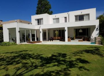 Casa · 300m² · 6 Ambientes · 2 Cocheras · Isla Chica 4 Cuartos