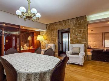 Casa · 243m² · 6 Ambientes · 2 Cocheras · Venta Casa 6 Ambientes Chauvin con Cochera