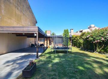 Casa · 110m² · 4 Ambientes · 1 Cochera · Casa 4 Ambientes con Gran Parque Toma Permuta