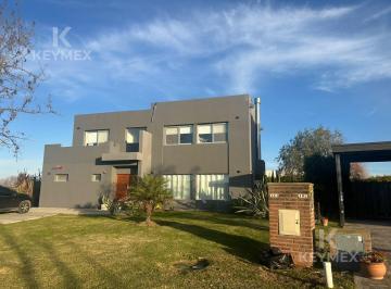 Casa · 191m² · 4 Ambientes · 2 Cocheras · Casa en Venta - 4 Ambientes - Canton