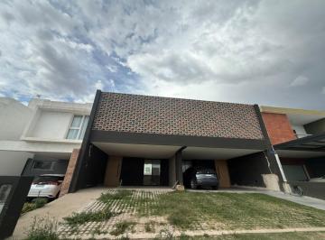 Casa de 4 ambientes, Córdoba · Docta - Venta Casa/dúplex de Diseño Único 2/3 Dorm. Patio + Playroom 180/170 m