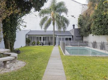 Casa · 223m² · 3 Dormitorios · 3 Cocheras · Casa de Categoría en 1 Planta | con Gran Fondo, Pscina y Quincho | Av Espora Al 1100, Adrogué