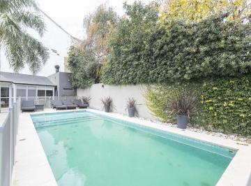 Casa · 223m² · 3 Dormitorios · 3 Cocheras · Casa de Categoría en 1 Planta | con Gran Fondo, Pscina y Quincho | Av Espora Al 1100, Adrogué