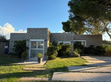 Casa de 4 ambientes, Bahía Blanca · Impecable Chalet - Bosque Alto