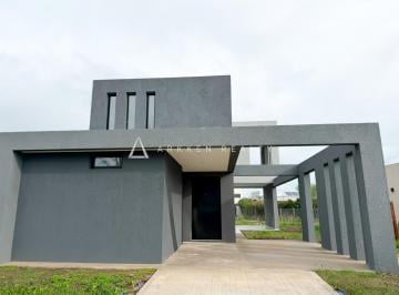 Casa · 126m² · 4 Ambientes · 2 Cocheras · Casa en Venta en San Ramon Pilar del Este