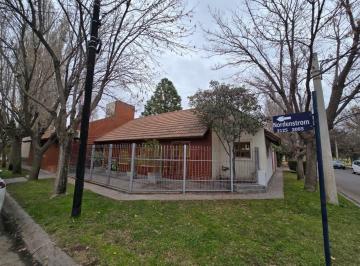 Casa · 218m² · 6 Ambientes · 2 Cocheras · Venta Casa Apta Credito B° Jardines del Rey