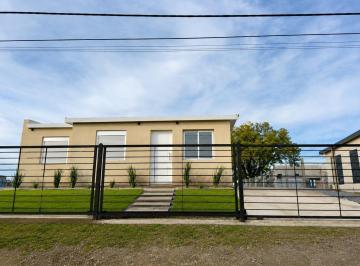 Casa · 500m² · 4 Ambientes · 1 Cochera · Venta de Casa de 3 Dorm. con Patio en Colonia del Sacramento a Estrenar