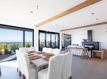 Casa · 240m² · 5 Ambientes · 1 Cochera · Casa Oceánica Frente Al Mar en Punta Piedras | 4 Suites y Piscina