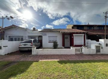 Casa · 55m² · 3 Ambientes · 1 Cochera · Chalet en Venta Sobre Lote Propio