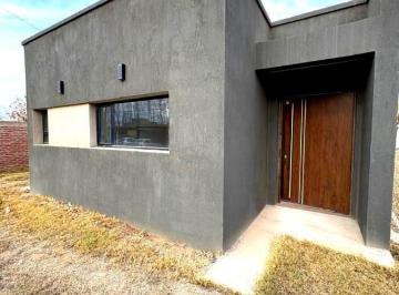 Casa · 110m² · 4 Ambientes · Alquiler Casa 2 Dorm. Plottier