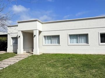 Casa · 160m² · 5 Ambientes · 3 Cocheras · Casa en Escobar