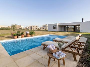 Casa · 180m² · 5 Ambientes · 5 Cocheras · Casa San Sebastian Area 1 a Estrenar 5 Ambientes