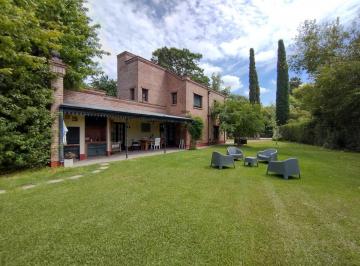 Casa · 142m² · 4 Ambientes · 1 Cochera · Venta. Casa Estilo Campo. 4 Amb. Lote 1.460 m². Barrio Parque Sakura
