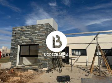 Casa · 180m² · 3 Ambientes · 1 Cochera · Casa en Venta 2 Dorm. 1 Baño con Parrilla y Cochera en Pampas de Manantiales