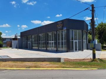 Local comercial · 360m² · 10 Cocheras · Local a Estrenar con Vidriera y Doble Altura en El Ingreso de Funes