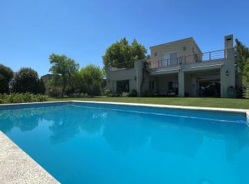 Casa · 240m² · 5 Ambientes · 2 Cocheras · Casa en Alquiler en El Molino Sur, Haras Santa Maria, Escobar