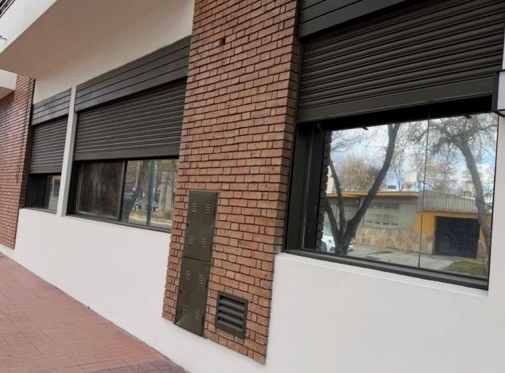 Local comercial · 210m² · 3 Ambientes
