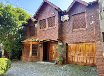 Casa · 250m² · 5 Ambientes · 1 Cochera · Hermosa Casa en Alquiler en Beccar