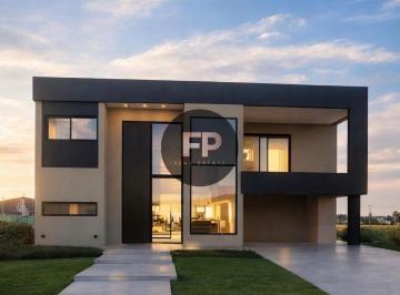 Casa · 269m² · 5 Ambientes · 6 Cocheras · Casa en Alquiler en Terralagos, Canning.