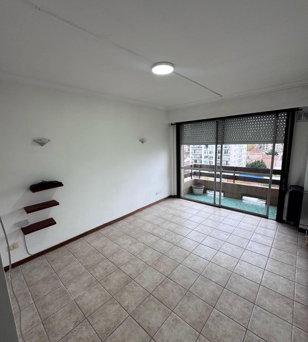 Depto 2 amb, 47m² con balcón — Santa Fe y Alberti