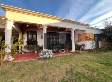 Casa de 5 ambientes, Villa Nueva · Casa en Venta C/ Cochera en Villa Nueva