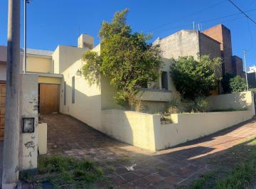 Casa · 145m² · 12 Ambientes · 3 Cocheras · Casa a Reciclar en Lomas de San Martin