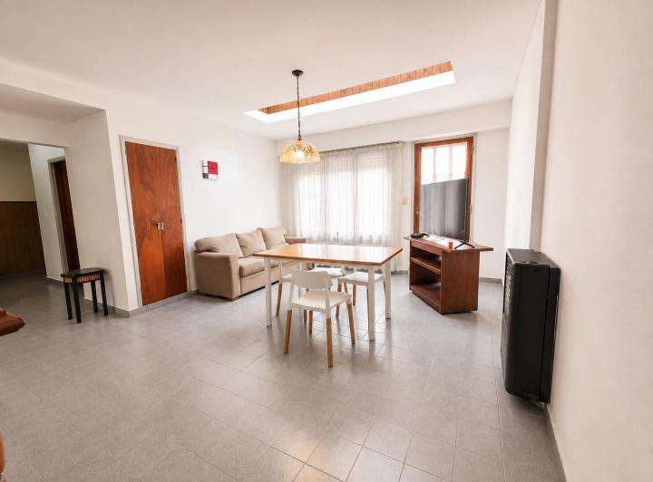 Casa · 210m² · 5 Ambientes · 1 Cochera