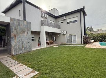 Casa · 200m² · 4 Dormitorios · Casa en Venta