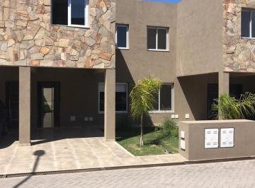 Casa · 110m² · 5 Ambientes · 2 Cocheras · Dúplex en Venta de 3 Dorm. con Cochera, Housing Vitta - Barrio Padre Claret