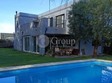 Casa · 273m² · 6 Ambientes · 1 Cochera · Casa en Venta en San Matias, Escobar con Pileta