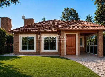 Casa · 135m² · 4 Ambientes · 3 Cocheras · Casa en Venta 4 Ambientes en Banco Provincia de Bs. As.