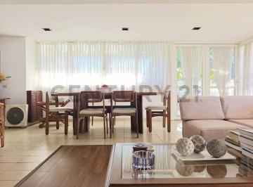 Casa · 270m² · 6 Ambientes · 1 Cochera · Venta Casa en 124 47 y 48