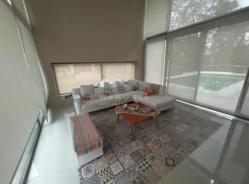 Casa · 395m² · 8 Ambientes · 1 Cochera · Casa en Venta en Abril Club de Campo, Berazategui, G. B. a. Zona Sur