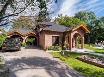 Casa · 360m² · 6 Ambientes · 4 Cocheras · Venta Casa Parque Leloir Lote 1760 m² con Pileta