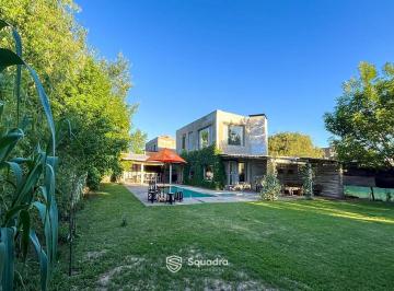 Casa · 180m² · 4 Ambientes · 1 Cochera · Alquiler - Casa de 3 Dorm. con Piscina, Quincho y Amplio Parque - Roldán.