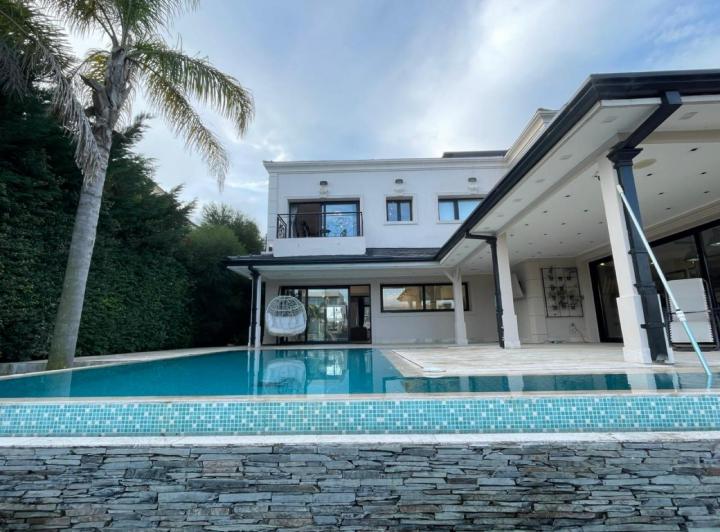 Casa · 960m² · 5 Ambientes