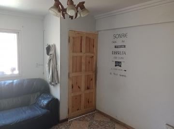 Casa · 282m² · 14 Ambientes · 2 Cocheras · Casa en Venta con 2 Departamentos Completos Dentro, en Distrito Las Cañas, Guaymallén