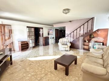 Casa · 227m² · 6 Ambientes · 1 Cochera · Casa en Venta en Lanús Oeste