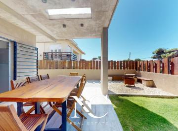 PH · 125m² · 4 Ambientes · Departamento PH en Venta en Mar de Ostende 3 Dorm. Cochera