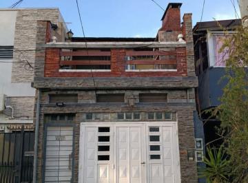 PH de 2 ambientes, Quilmes · Alquiler PH Al Frente con Terraza y Parrilla - 2 Ambientes