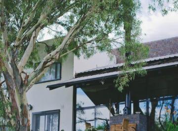Casa · 5 Dormitorios · Casa en Barrio Bocahue