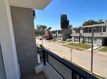 Casa · 129m² · 5 Ambientes · Duplex de 2 Dorm. con Patio (Valle Escondido)