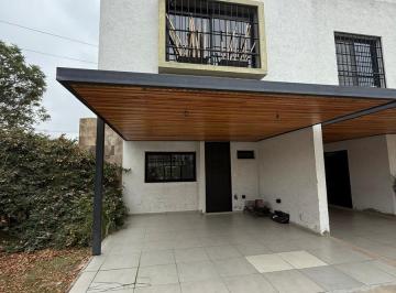 Casa · 140m² · 6 Ambientes · 2 Cocheras · Casa en Housing Los Molinos, Tres Dorm.