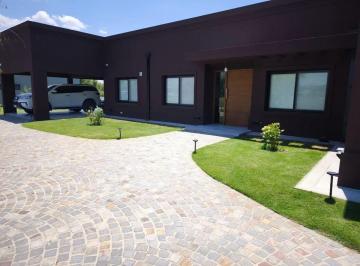 Casa · 328m² · 6 Ambientes · 3 Cocheras · Venta Casa Inteligente 6 Amb en San Roque Comarcas