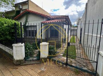 Casa de 4 ambientes, Quilmes · Chalet Venta Bernal Centro 4 Amb y Amplio Lote
