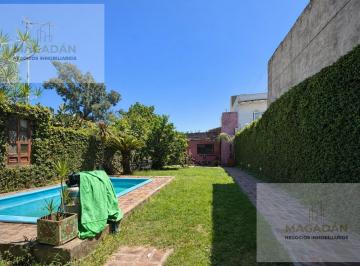 Casa · 120m² · 4 Ambientes · 1 Cochera · Venta - Casa en Venta de 4 Ambientes - Lomas del Mirador - Acepta Permuta
